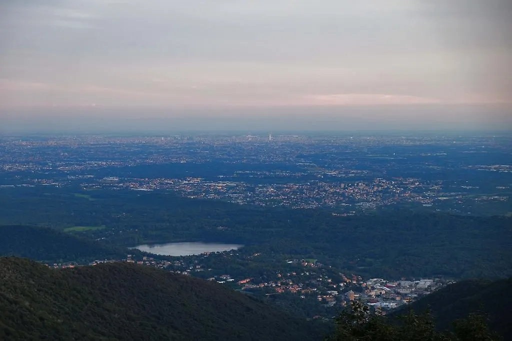 Baita Bondella Como 0*,  Italy